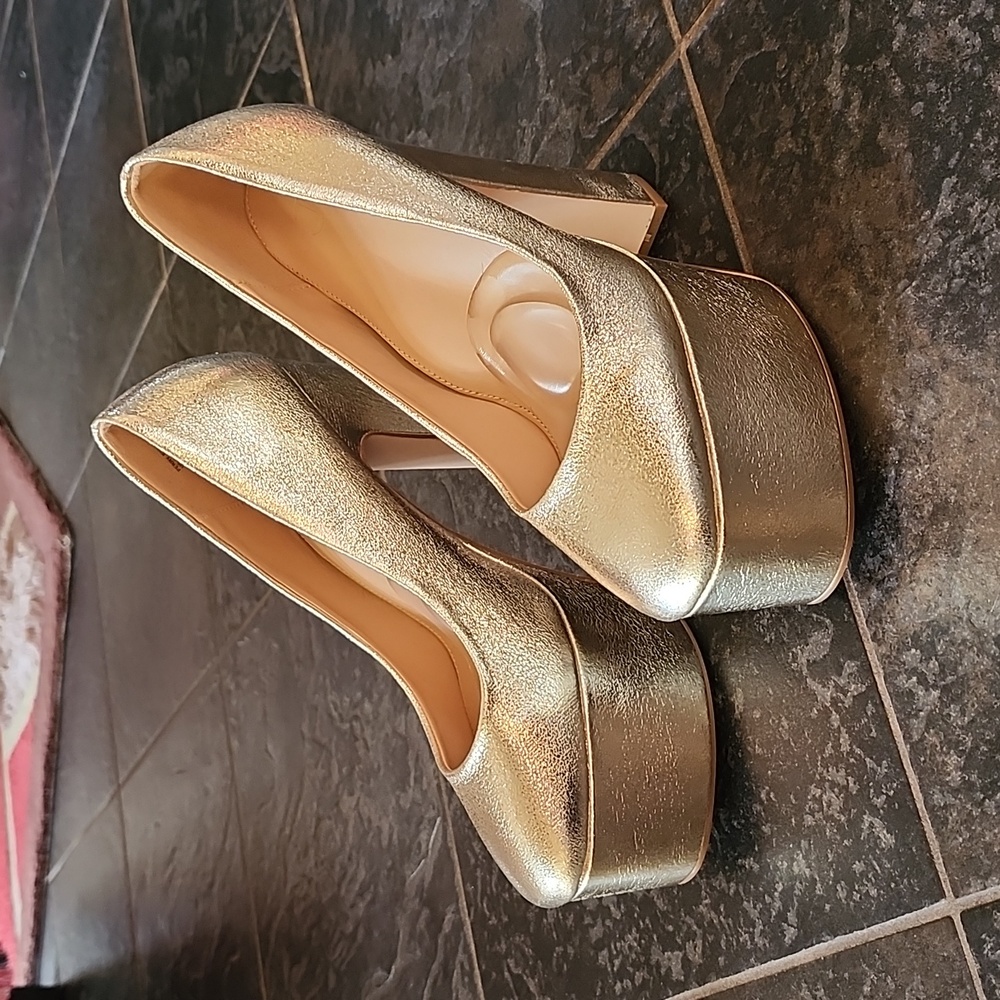 NWOT Gold Faux Leather Platforms w/Inserts